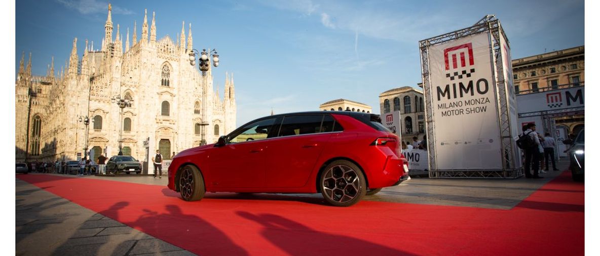 Nuova Opel Astra si presenta in Piazza Duomo per MIMO 2022